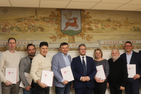 Burmistrz podpisał umowy dotacyjne z klubami sportowymi na 2026 rok